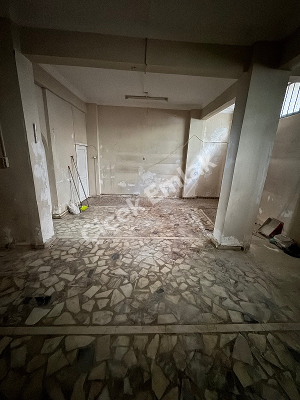 Akşemsettin'de Metro'ya Yakın Düz Ayak 100 m2 Kiralık İşyeri