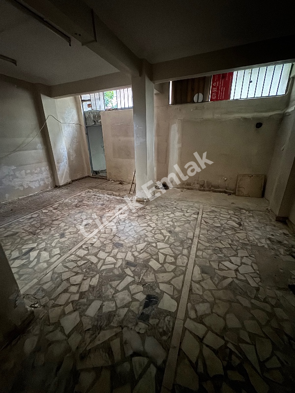 Akşemsettin'de Metro'ya Yakın Düz Ayak 100 m2 Kiralık İşyeri
