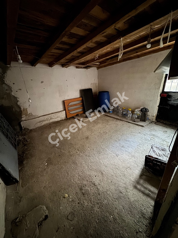 Akşemsettin'de Metro'ya Yakın Düz Ayak 100 m2 Kiralık İşyeri