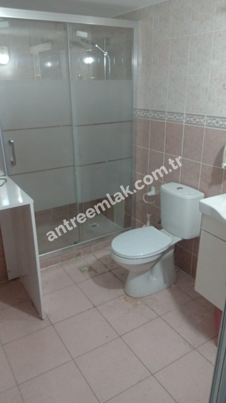 Antre Emlak'tan Satılık Bahçelievler'de Metroya Yakın Doğalgazlı 1+1 Giriş Kat Daire