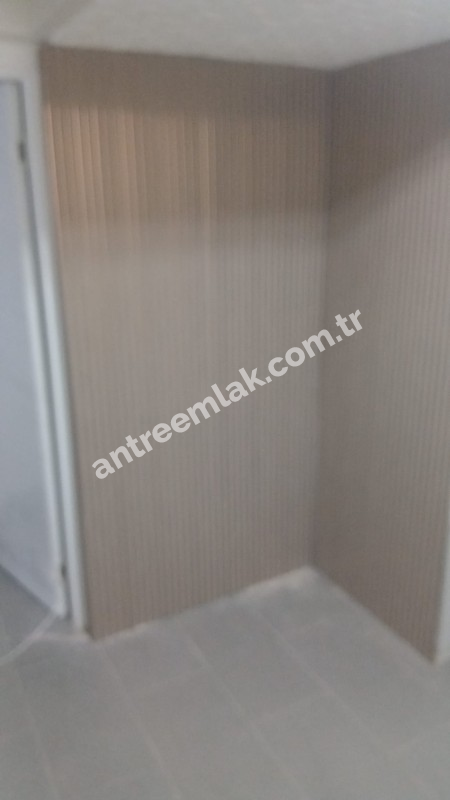 Antre Emlak'tan Satılık Bahçelievler'de Metroya Yakın Doğalgazlı 1+1 Giriş Kat Daire