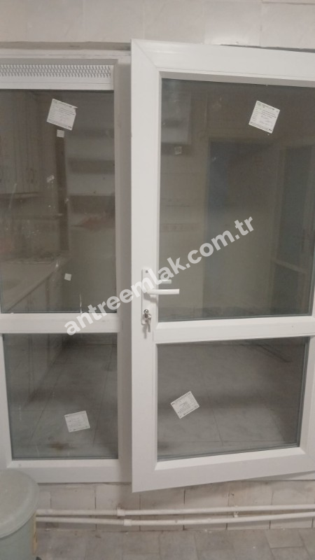 Antre Emlak'tan Satılık Bahçelievler'de Metroya Yakın Doğalgazlı 1+1 Giriş Kat Daire