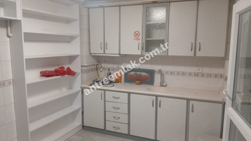 Antre Emlak'tan Satılık Bahçelievler'de Metroya Yakın Doğalgazlı 1+1 Giriş Kat Daire