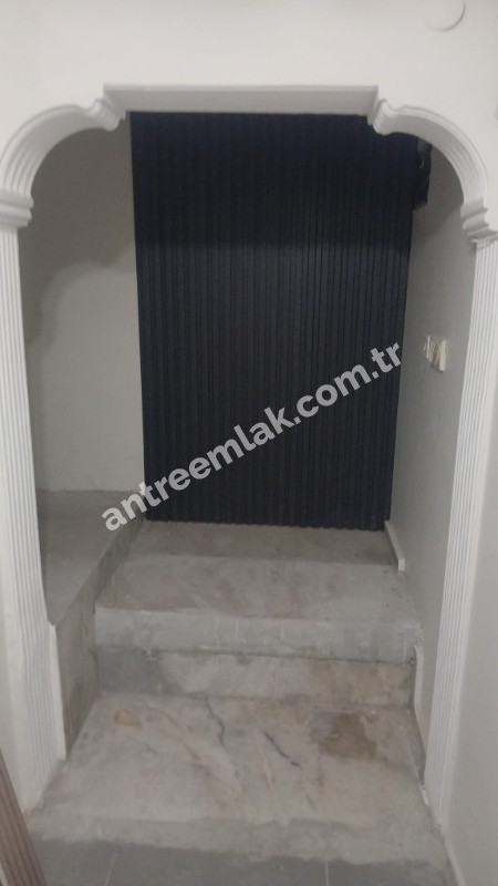Antre Emlak'tan Satılık Bahçelievler'de Metroya Yakın Doğalgazlı 1+1 Giriş Kat Daire