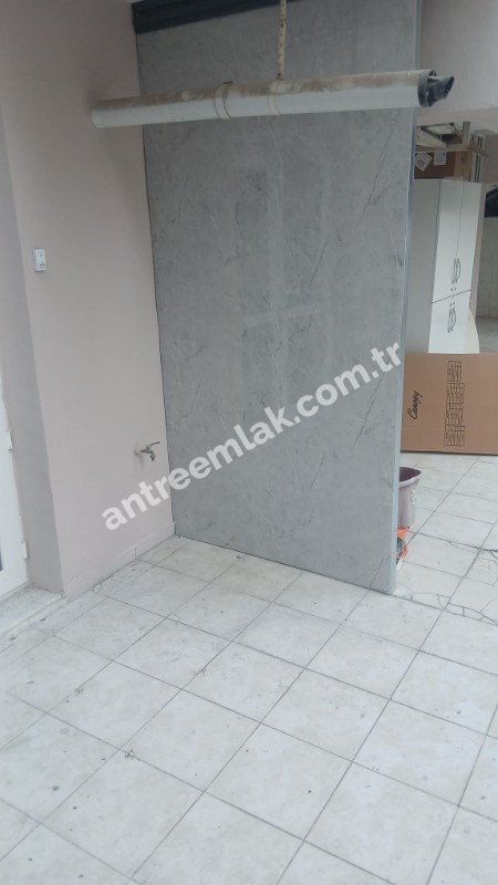 Antre Emlak'tan Satılık Bahçelievler'de Metroya Yakın Doğalgazlı 1+1 Giriş Kat Daire