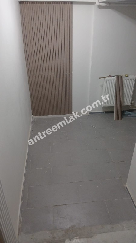 Antre Emlak'tan Satılık Bahçelievler'de Metroya Yakın Doğalgazlı 1+1 Giriş Kat Daire