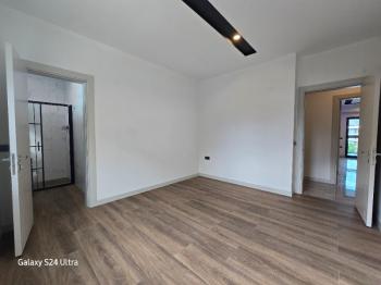 KUŞADASINDA DOGALĞAZLI HAVUZLU SATILIK 2+1DAİRE