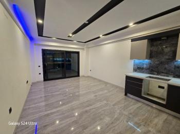 KUŞADASINDA DOGALĞAZLI HAVUZLU SATILIK 2+1DAİRE