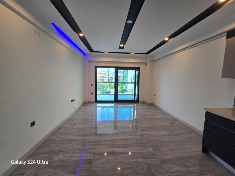 KUŞADASINDA DOGALĞAZLI HAVUZLU SATILIK 2+1DAİRE