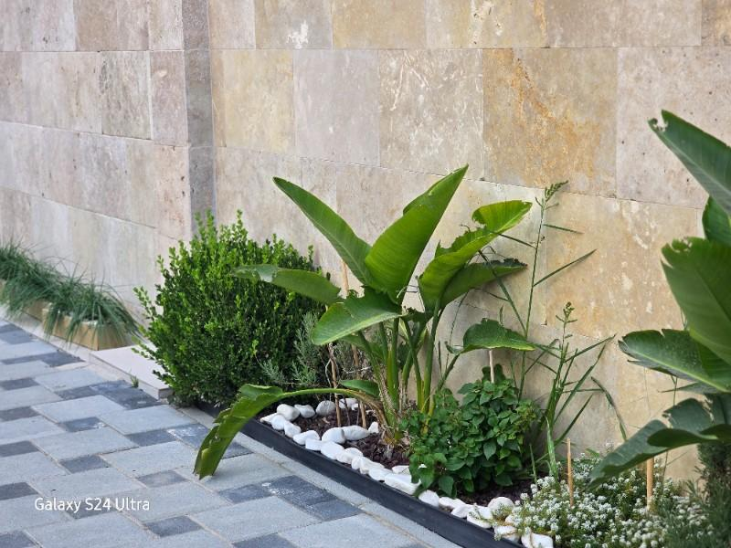 KUŞADASINDA DOGALĞAZLI HAVUZLU SATILIK 2+1DAİRE