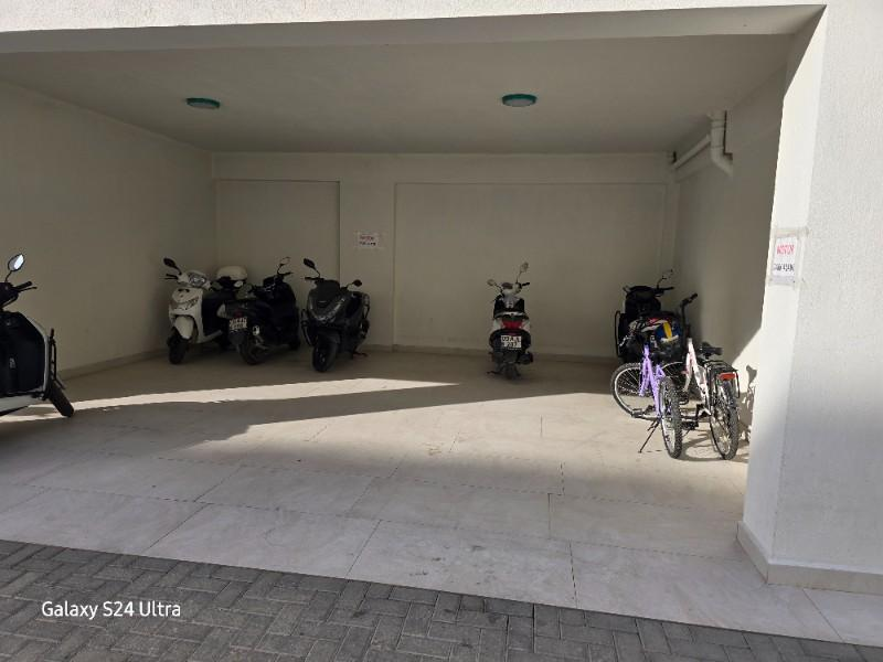 KUŞADASINDA DOGALĞAZLI HAVUZLU SATILIK 2+1DAİRE