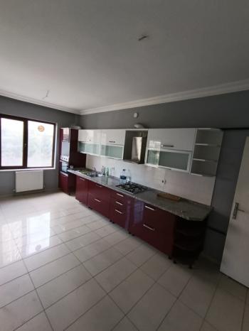 Güvenlikli Sitede Kiralık 4+1 Daire