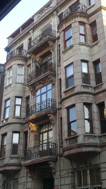 TEVFİK TURA APT 1+0 50 m2 EŞYALI KİRALIK ÇATI KATI DAİRE