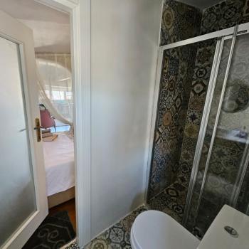 TEVFİK TURA APT 1+0 50 m2 EŞYALI KİRALIK ÇATI KATI DAİRE