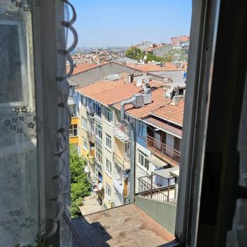 TEVFİK TURA APT 1+0 50 m2 EŞYALI KİRALIK ÇATI KATI DAİRE