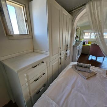 TEVFİK TURA APT 1+0 50 m2 EŞYALI KİRALIK ÇATI KATI DAİRE