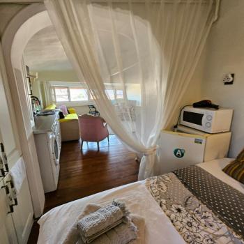 TEVFİK TURA APT 1+0 50 m2 EŞYALI KİRALIK ÇATI KATI DAİRE