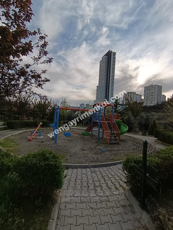 Güvenlikli Sitede Kiralık 4+1 Daire