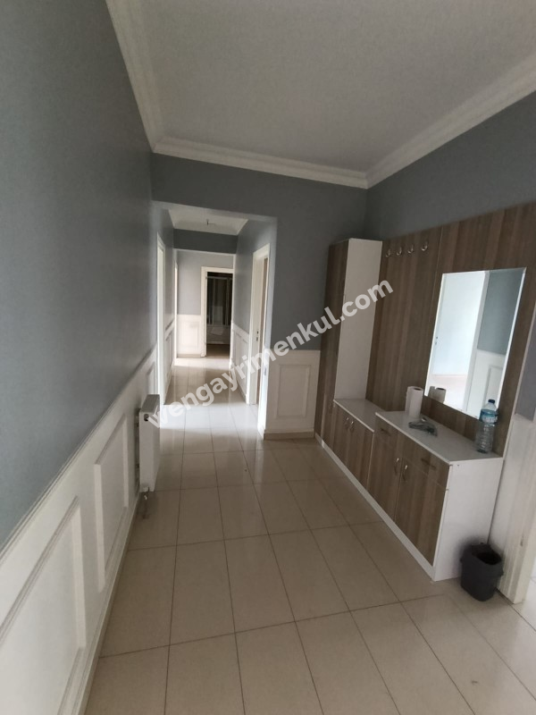 Güvenlikli Sitede Kiralık 4+1 Daire