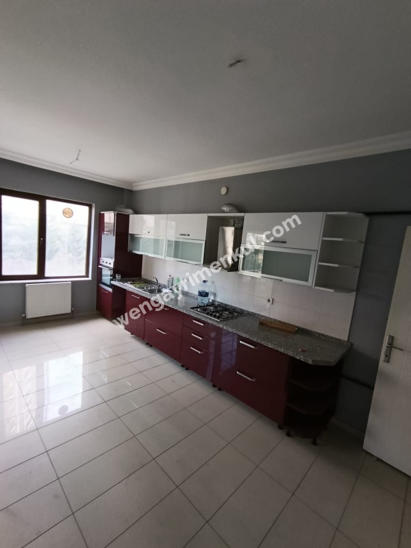 Güvenlikli Sitede Kiralık 4+1 Daire