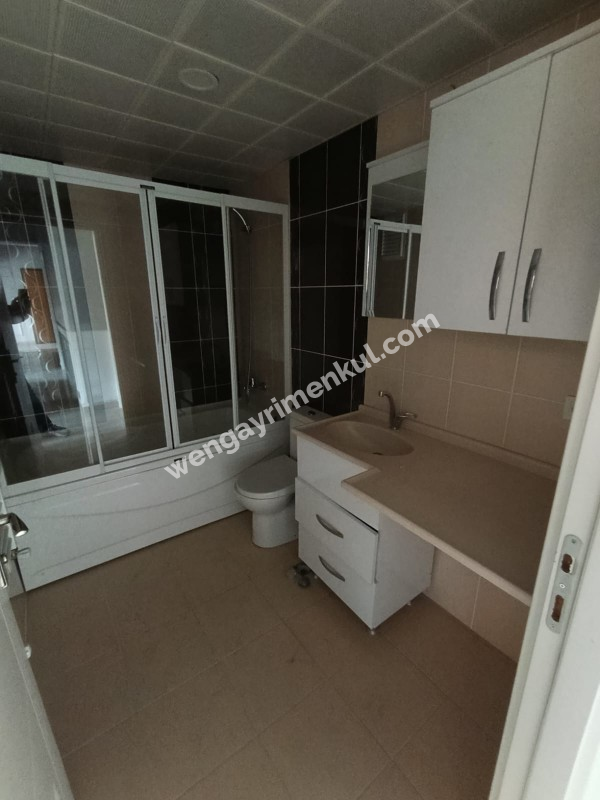 Güvenlikli Sitede Kiralık 4+1 Daire