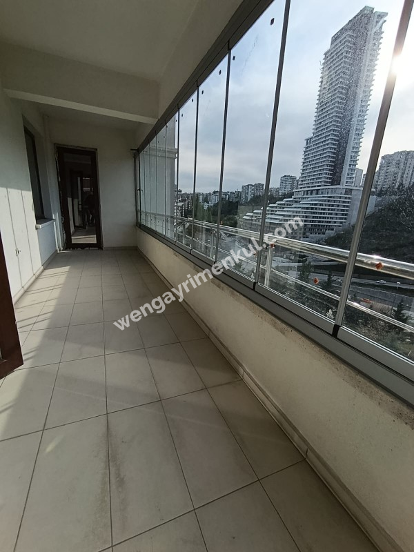 Güvenlikli Sitede Kiralık 4+1 Daire