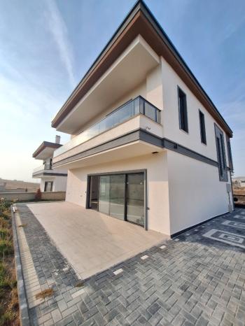 GÜVENAY - ÇORUM BUHARA SİLMKENT MEVKİİ SATILIK 5+1 LÜKS VİLLA