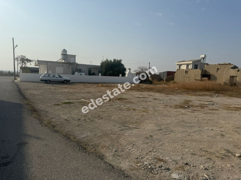 Lefkoşa Balıkesir Bölgesinde Satılık TÜRK KOÇANLI KÖŞE Arsa 