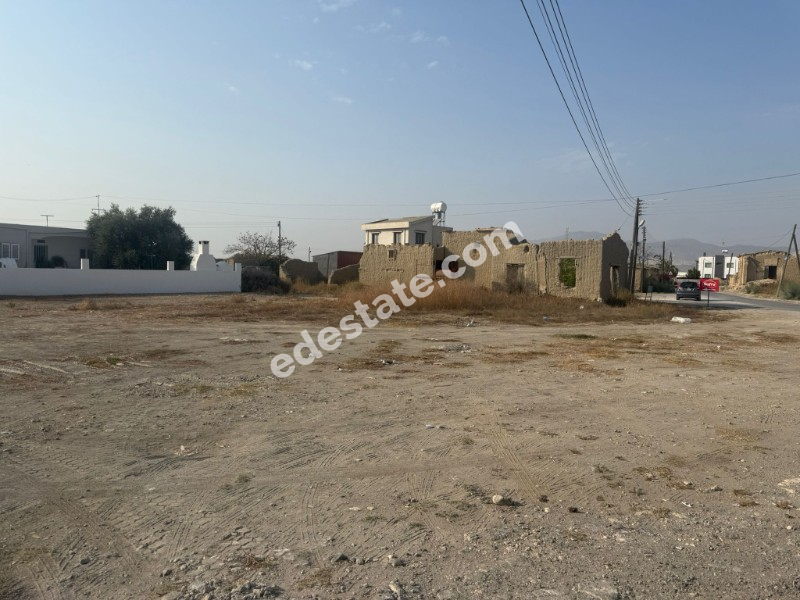 Lefkoşa Balıkesir Bölgesinde Satılık TÜRK KOÇANLI KÖŞE Arsa 