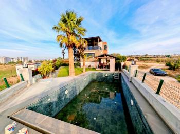 Didim'de Satılık Kapalı Otoparklı Müstakil Villa - 620m2 Arsa