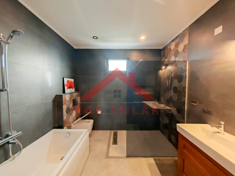 Didim'de Satılık Kapalı Otoparklı Müstakil Villa - 620m2 Arsa