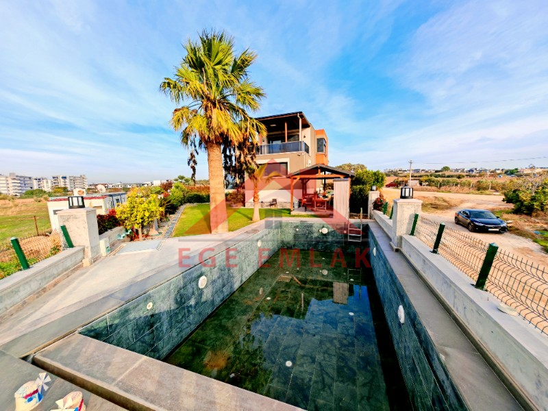 Didim'de Satılık Kapalı Otoparklı Müstakil Villa - 620m2 Arsa