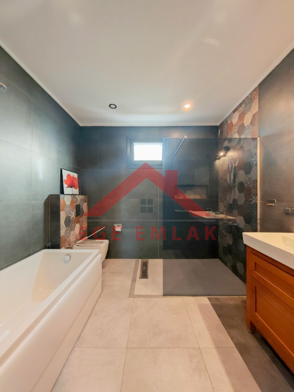 Didim'de Satılık Kapalı Otoparklı Müstakil Villa - 620m2 Arsa