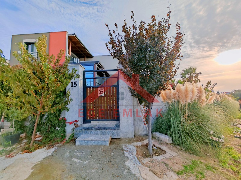 Didim'de Satılık Kapalı Otoparklı Müstakil Villa - 620m2 Arsa