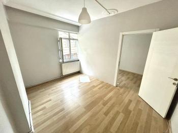 Kağıthane Çeliktepe'de 3+1 Balkonlu Boş Satılık Daire