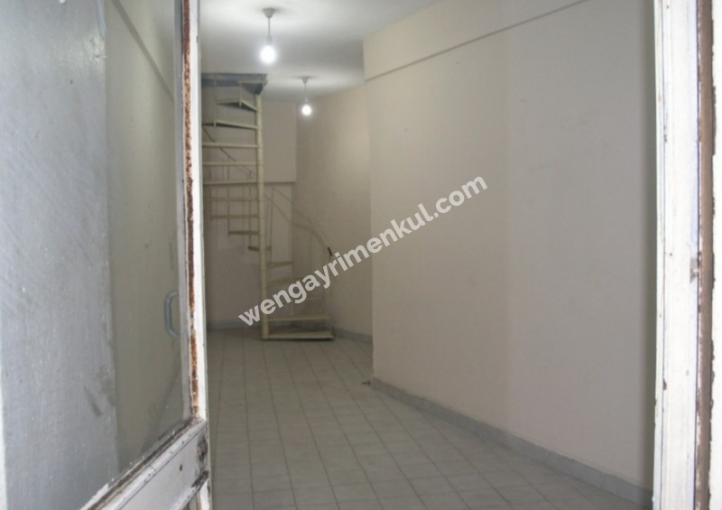 Kastelli iş merkezinde 42 M2 depo&dukkan