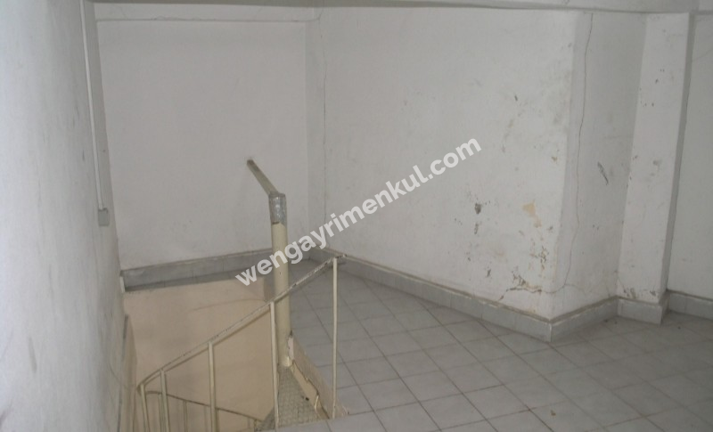 Kastelli iş merkezinde 42 M2 depo&dukkan