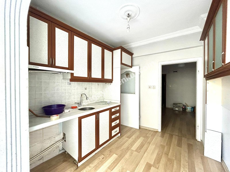 Kağıthane Çeliktepe'de 3+1 Balkonlu Boş Satılık Daire