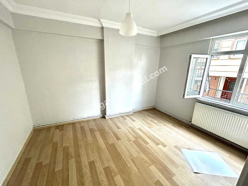 Kağıthane Çeliktepe'de 3+1 Balkonlu Boş Satılık Daire