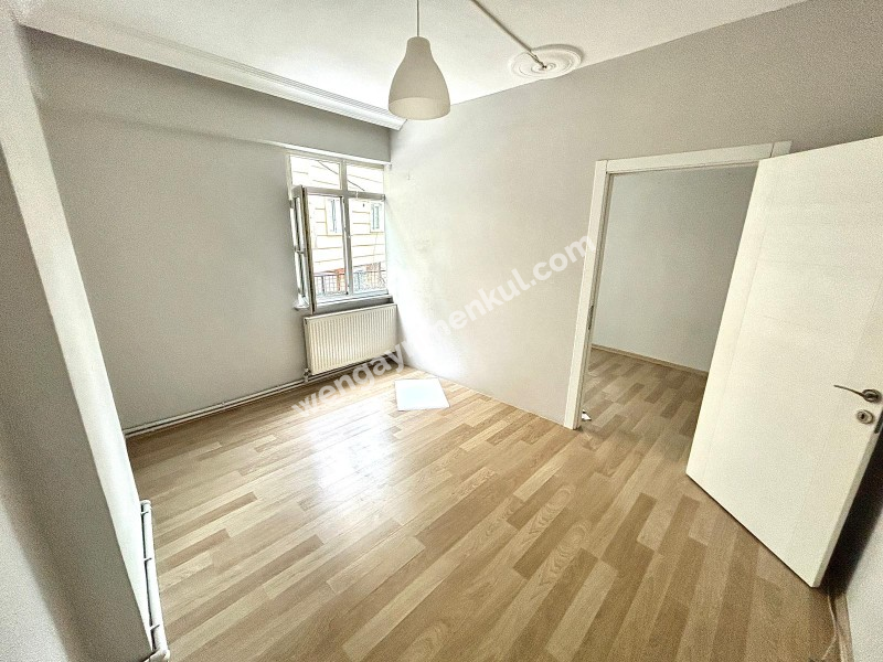 Kağıthane Çeliktepe'de 3+1 Balkonlu Boş Satılık Daire