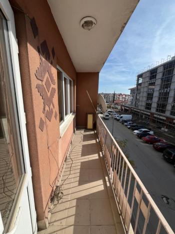 YENİ CAMİİ KARŞISINDA CADDE ÜZERİNDE KİRALIK ARAKAT 2+1 DAİRE