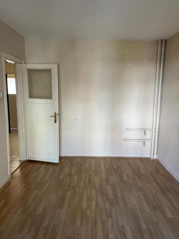 YENİ CAMİİ KARŞISINDA CADDE ÜZERİNDE KİRALIK ARAKAT 2+1 DAİRE