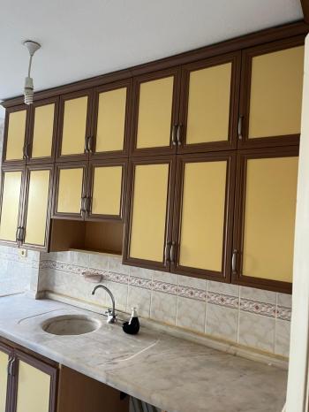 YENİ CAMİİ KARŞISINDA CADDE ÜZERİNDE KİRALIK ARAKAT 2+1 DAİRE