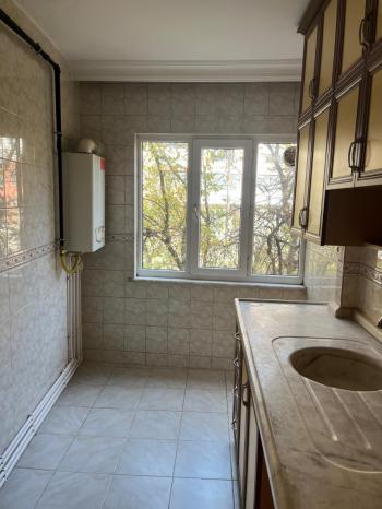 YENİ CAMİİ KARŞISINDA CADDE ÜZERİNDE KİRALIK ARAKAT 2+1 DAİRE