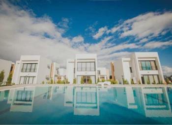 KKTC Girne Karaoğlanoğlu Bölgesinde GAU' ye yürüyüş mesafesinde Yüzme Havuzlu Site İçerisinde Satılık Müstakil 2 Yatak Odalı Villa