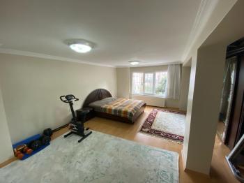 EMLAK HABERCİSİ' NDEN MUDANYA ÖMERBEY 'DE SİTEİÇİ DENİZ MANZARALI İÇİ ÖZEL YAPIM  3 KATLI VİLLA