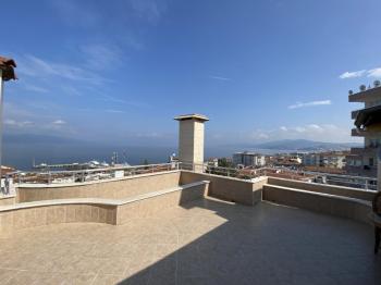 EMLAK HABERCİSİ' NDEN MUDANYA ÖMERBEY 'DE SİTEİÇİ DENİZ MANZARALI İÇİ ÖZEL YAPIM  3 KATLI VİLLA