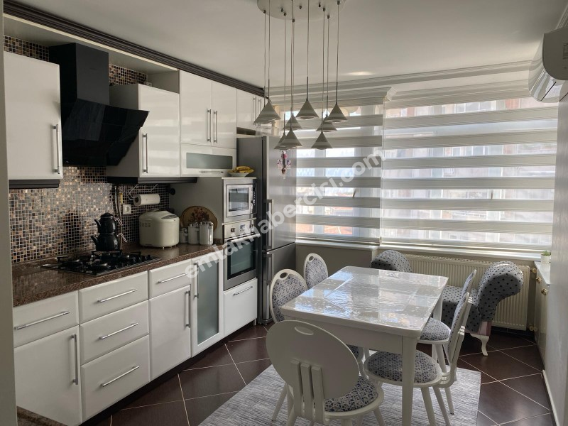 EMLAK HABERCİSİ' NDEN MUDANYA ÖMERBEY 'DE SİTEİÇİ DENİZ MANZARALI İÇİ ÖZEL YAPIM  3 KATLI VİLLA