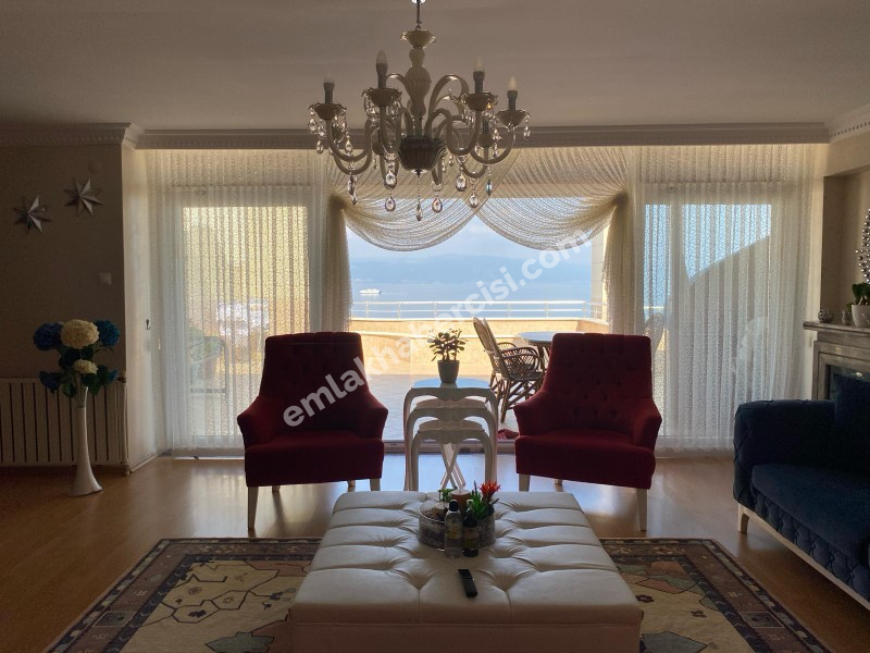 MUDANYA ÖMERBEY \\\\\\\\\\\\\\\'DE SİTEİÇİ DENİZ MANZARALI İÇİ ÖZEL YAPIM  3 KATLI VİLLA