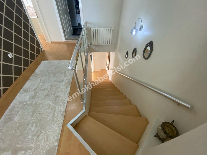 EMLAK HABERCİSİ' NDEN MUDANYA ÖMERBEY 'DE SİTEİÇİ DENİZ MANZARALI İÇİ ÖZEL YAPIM  3 KATLI VİLLA